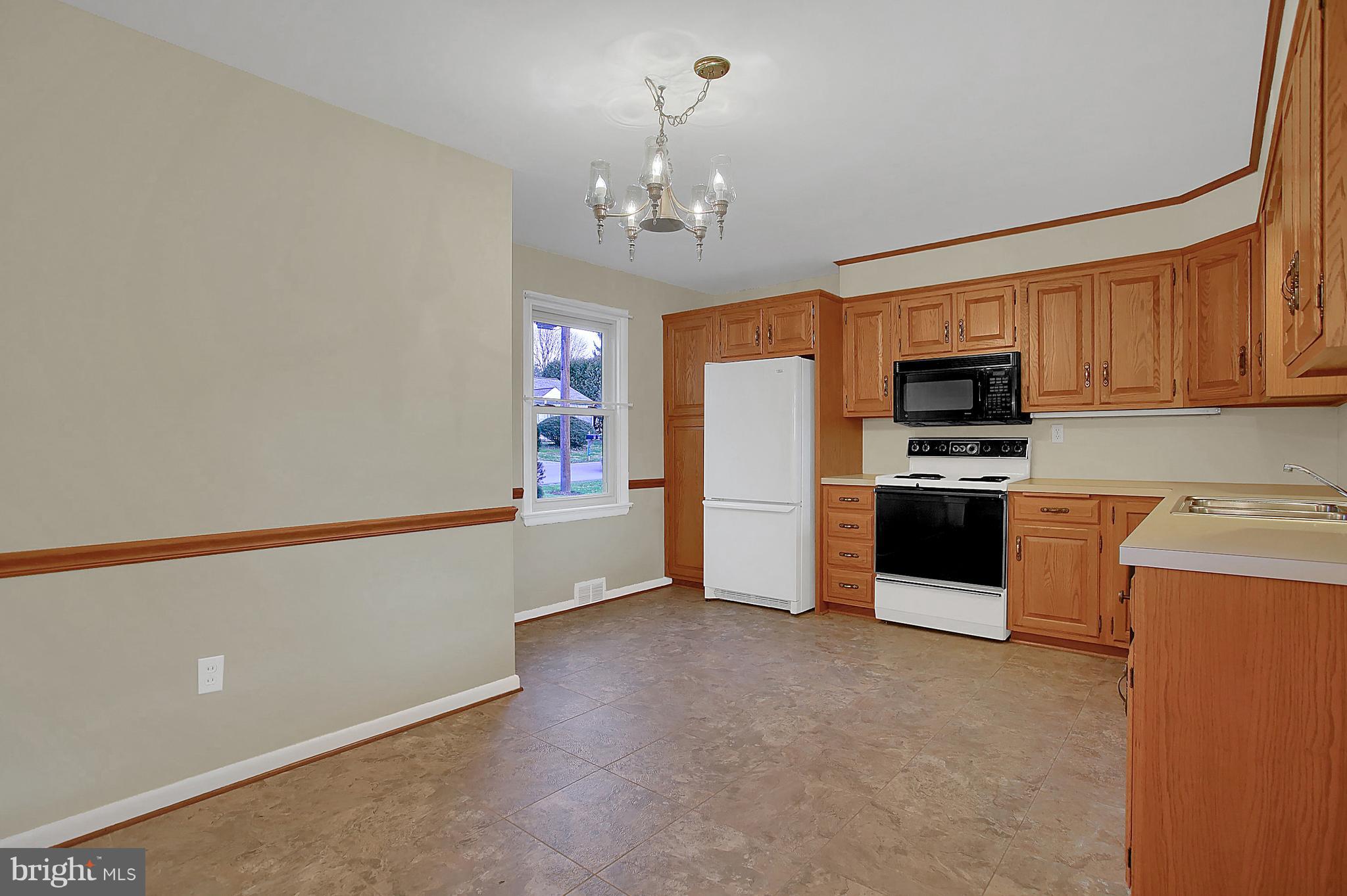 316 Dahlia Road Lancaster, PA 17602 - Photo 8 of 29 Kitchen