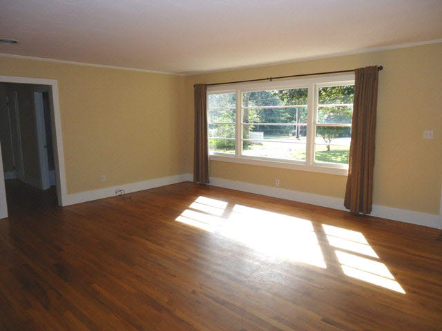 208 North Ingleside Street Fairhope, AL 36532 - Photo 6 of 17 Living Room
