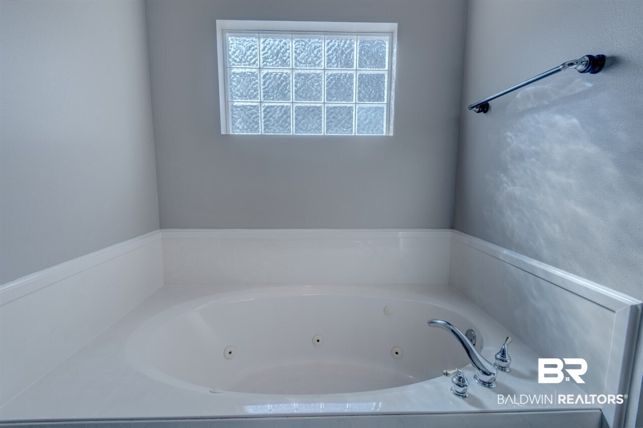 14811 Timber Ridge Drive Loxley, AL 36551 - Photo 24 of 50 Jetted Garden Tub