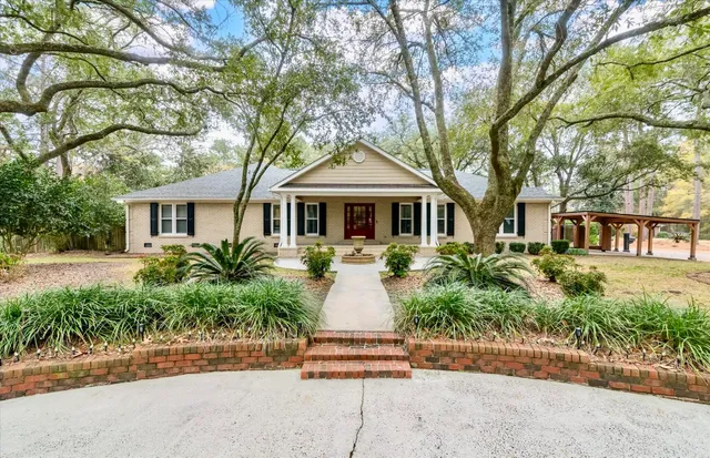 $875,000 | 100 Fairway Drive, Summerville, SC 29483
