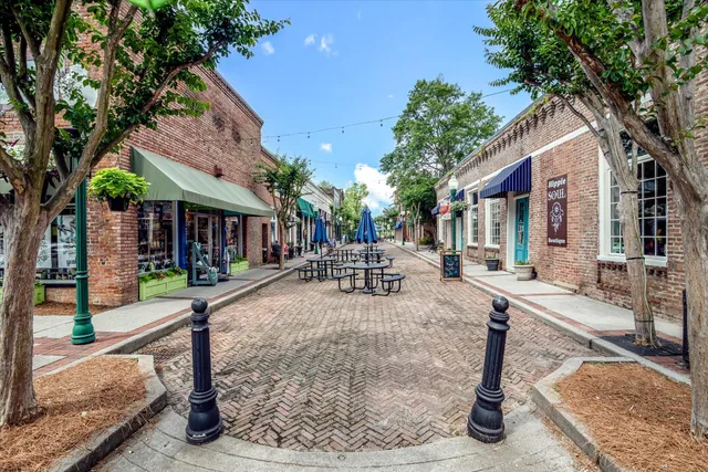 $875,000 | 100 Fairway Drive, Summerville, SC 29483