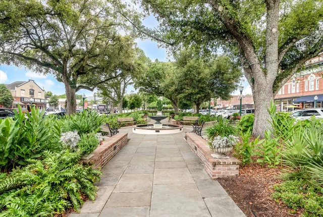 $875,000 | 100 Fairway Drive, Summerville, SC 29483