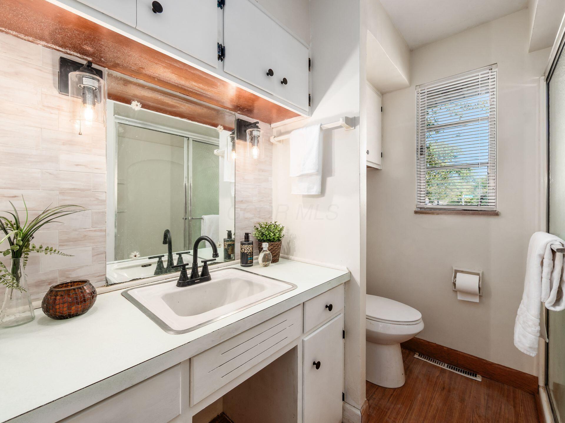 3477 Eakin Road Columbus, OH 43204 - Photo 8 of 29 Bathroom