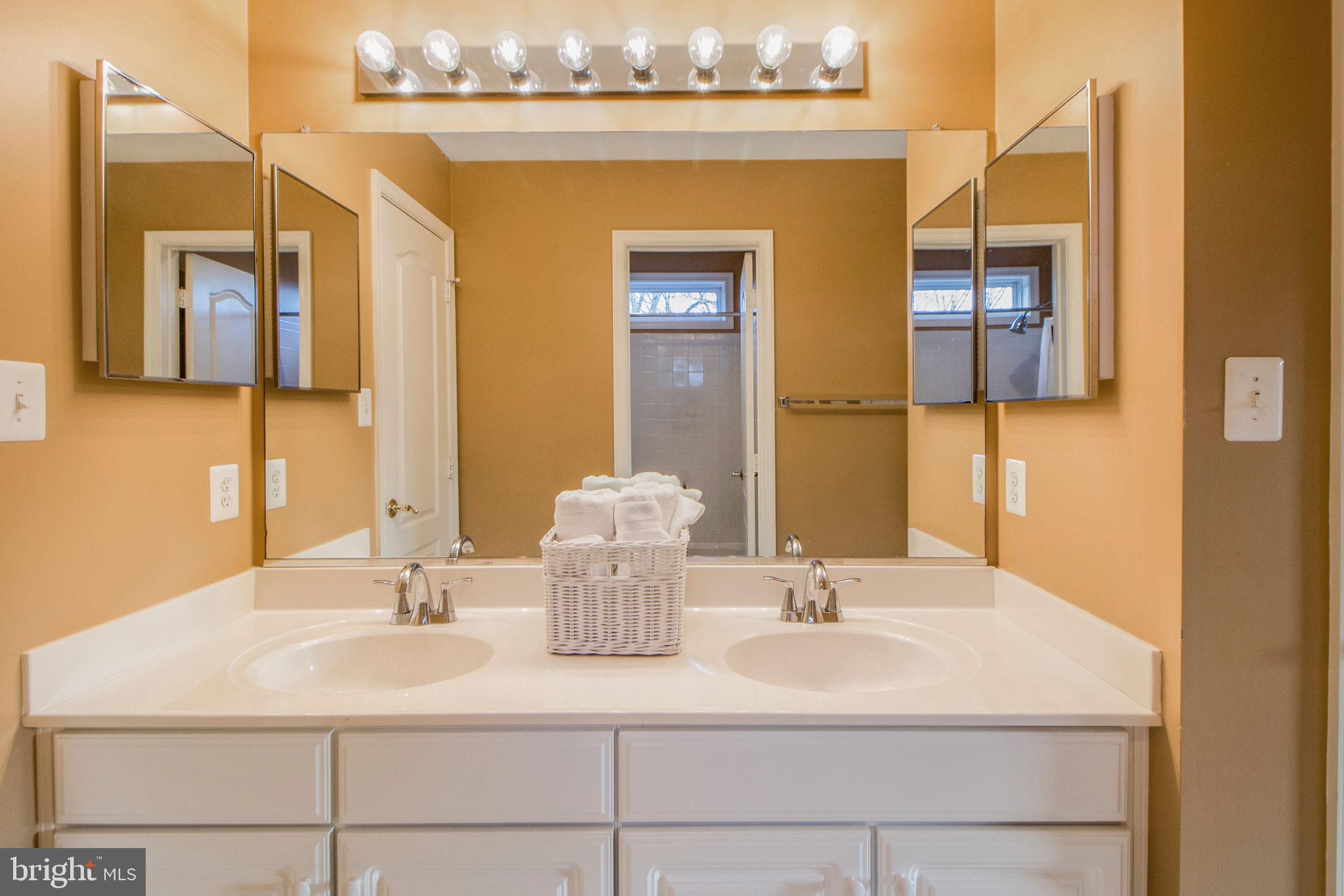 15434 Conrad Spring Road Boyds, MD 20841 - Photo 88 of 150 Connecting Full bath upper level