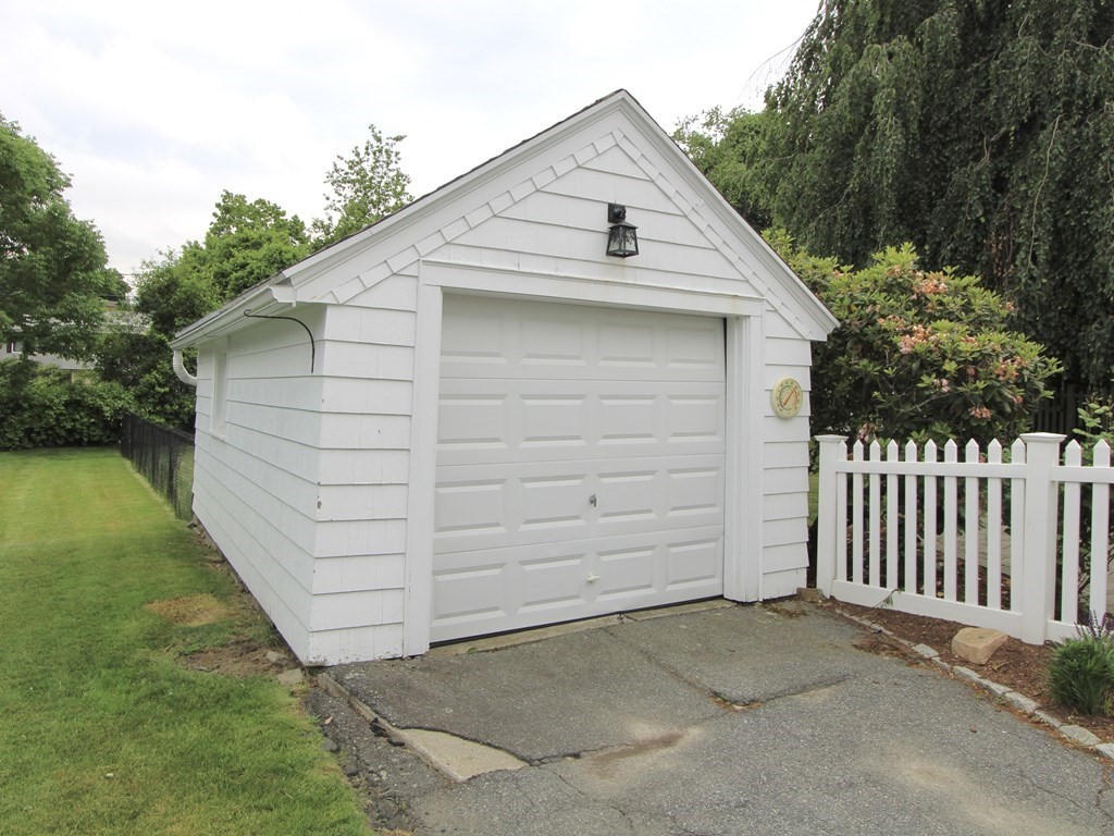 16 Thorndyke Road Worcester, MA 01606 - Photo 17 of 17 a view of small white building with yard and entertaining space