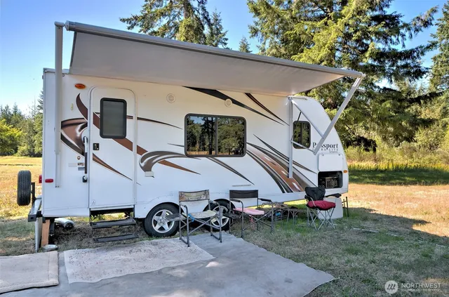 a view of a car in front of a house