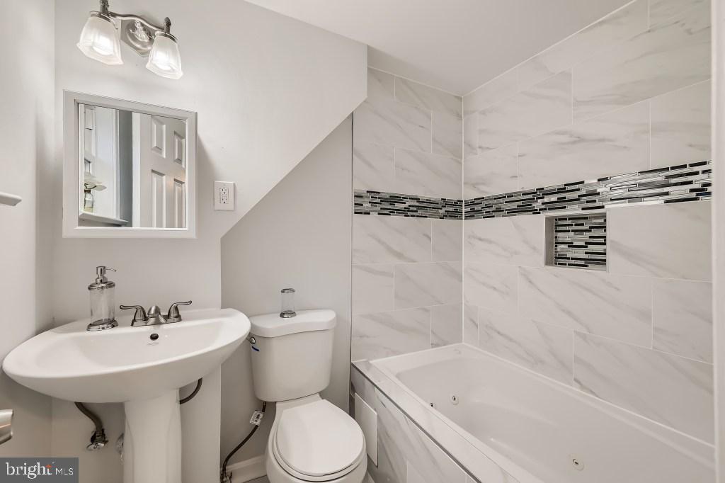 1404 Gleason Street Silver Spring, MD 20902 - Photo 20 of 29 Primary Bathroom