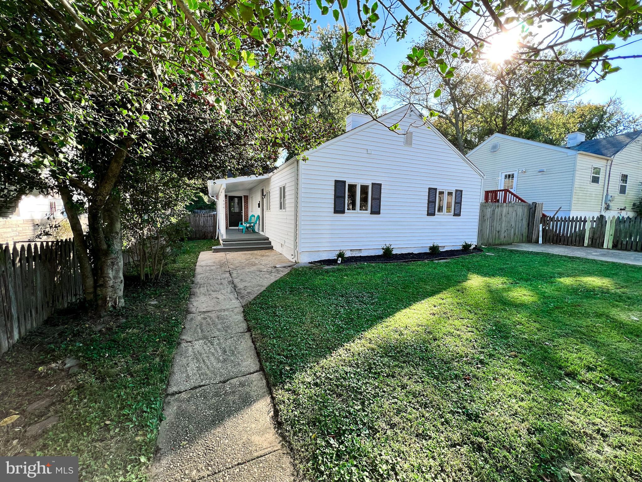 1404 Gleason Street Silver Spring, MD 20902 - Photo 3 of 29 Front Lawn