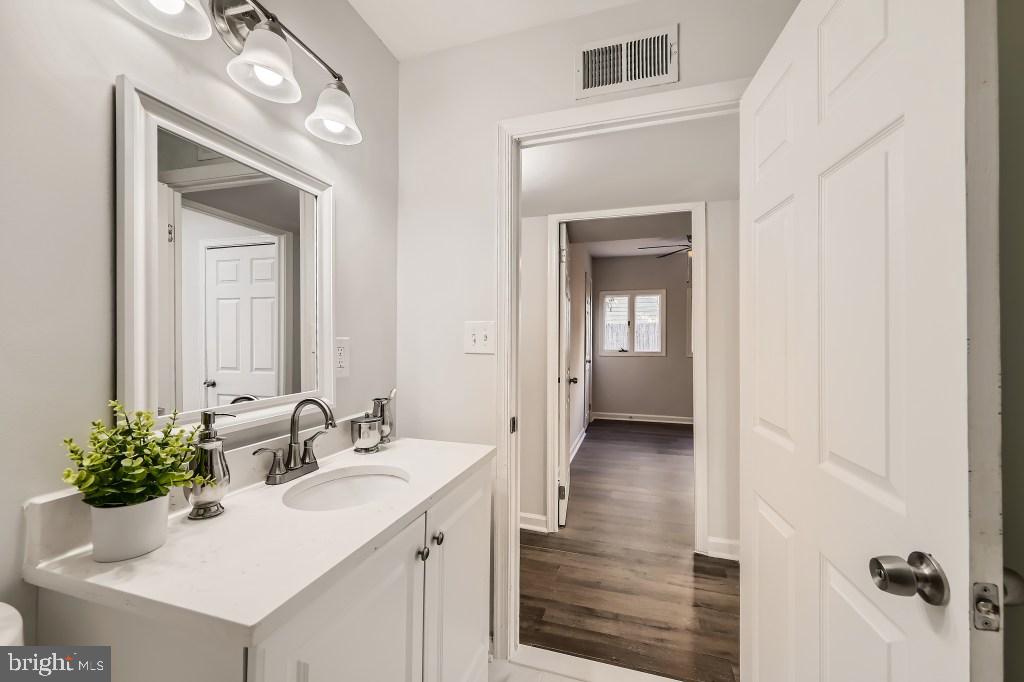 1404 Gleason Street Silver Spring, MD 20902 - Photo 25 of 29 Bathroom
