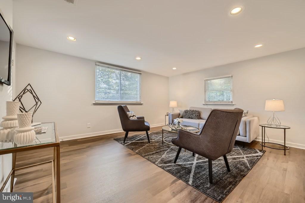 1404 Gleason Street Silver Spring, MD 20902 - Photo 5 of 29 Living Room