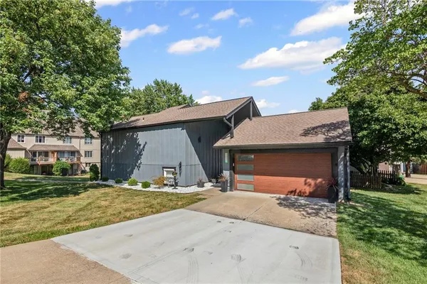 $345,000 | 8307 North Chatham Avenue, Kansas City, MO 64151