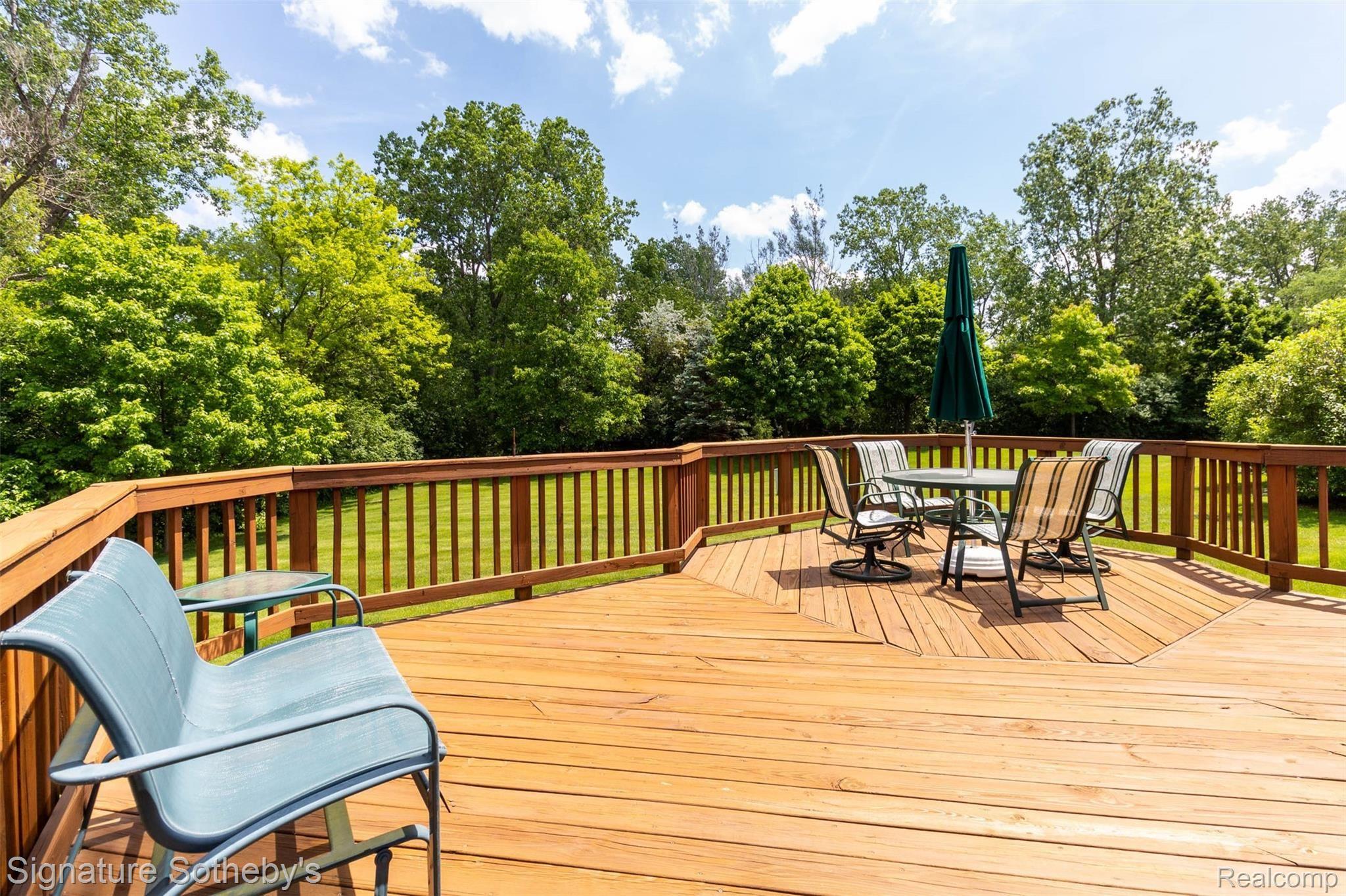 5263 Simpson Lake Road West Bloomfield, MI 48323 - Photo 24 of 30 yard (5).jpg