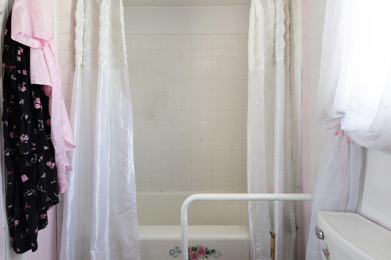 711 8th Street Shenandoah, VA 22849 - Photo 27 of 60 a bathroom with a bathtub and shower