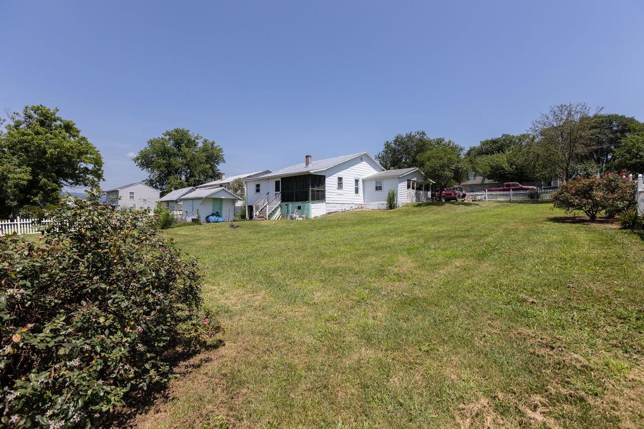 711 8th Street Shenandoah, VA 22849 - Photo 36 of 60 a house view with a garden space