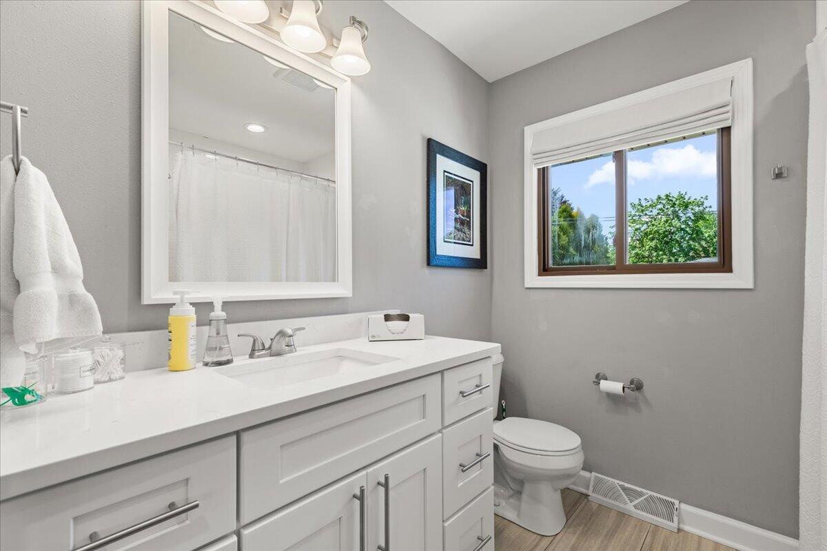 225 North 166th Street Brookfield, WI 53005 - Photo 24 of 39 Bathroom