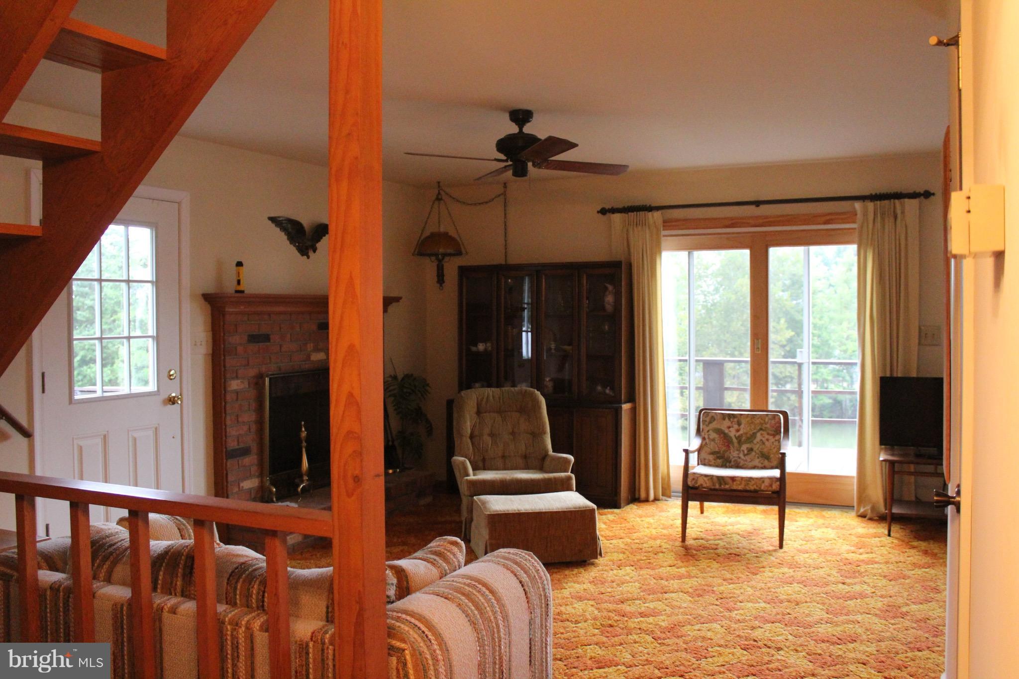 105 Blackwell Road Colonial Beach, VA 22443 - Photo 8 of 27 Living Room