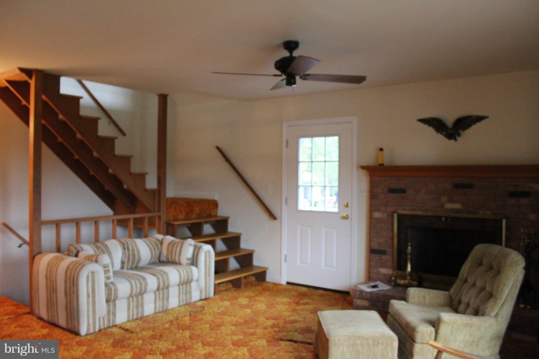105 Blackwell Road Colonial Beach, VA 22443 - Photo 9 of 27 Living Room