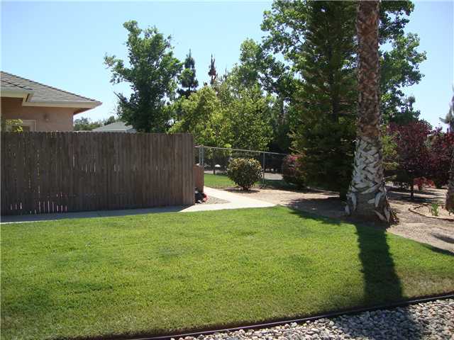 1315 Wilson Road Ramona, CA 92065 - Photo 25 of 25 Side view to the right of the garage