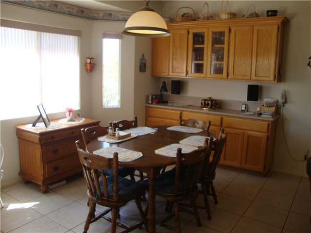 1315 Wilson Road Ramona, CA 92065 - Photo 4 of 25 Breakfast area with built ins