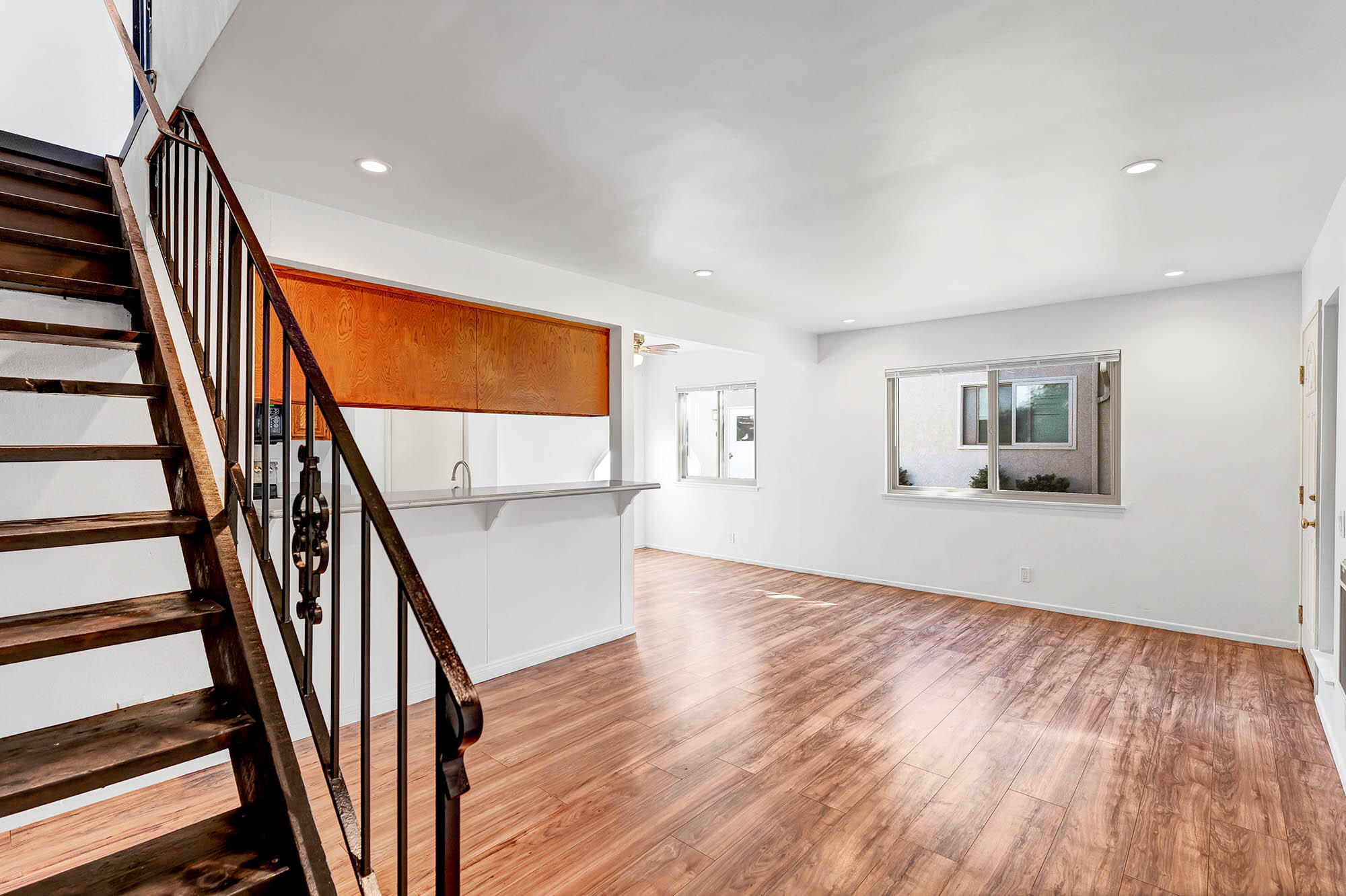 5950 Birch Street, Unit 2 Carpinteria, CA 93013 - Photo 6 of 33 Living area - 5950 Birch Street 2 93013