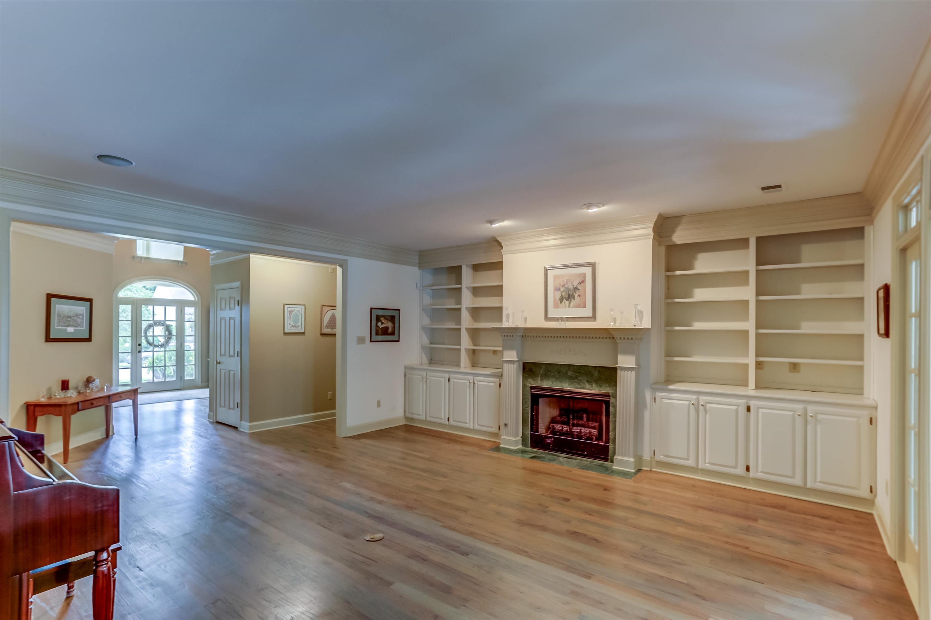 619 Roxburgh Drive Collierville, TN 38017 - Photo 8 of 30 Gallery Image 8