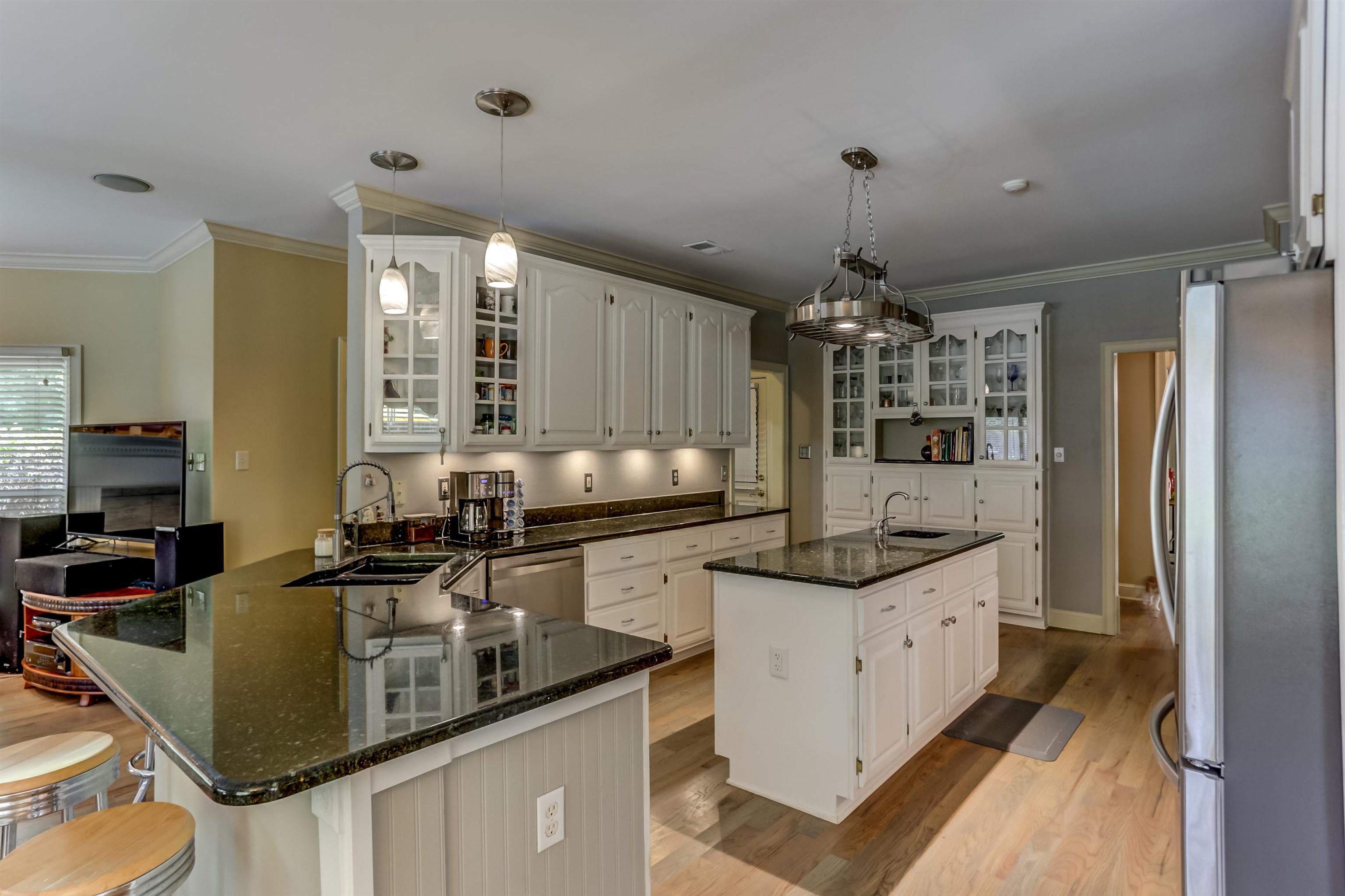 619 Roxburgh Drive Collierville, TN 38017 - Photo 10 of 30 The kitchen features granite counter tops, a new microwave, dishwasher, and fresh paint too!