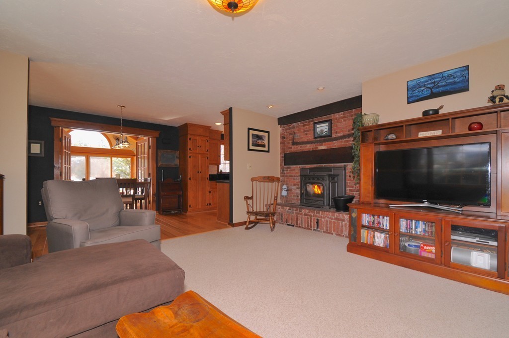 21 Town Farm Road Sutton, MA 01590 - Photo 4 of 30 Gallery Image 4
