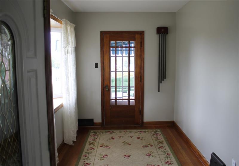 1237 Eckert Road Monaca, PA 15061 - Photo 3 of 19 Entryway