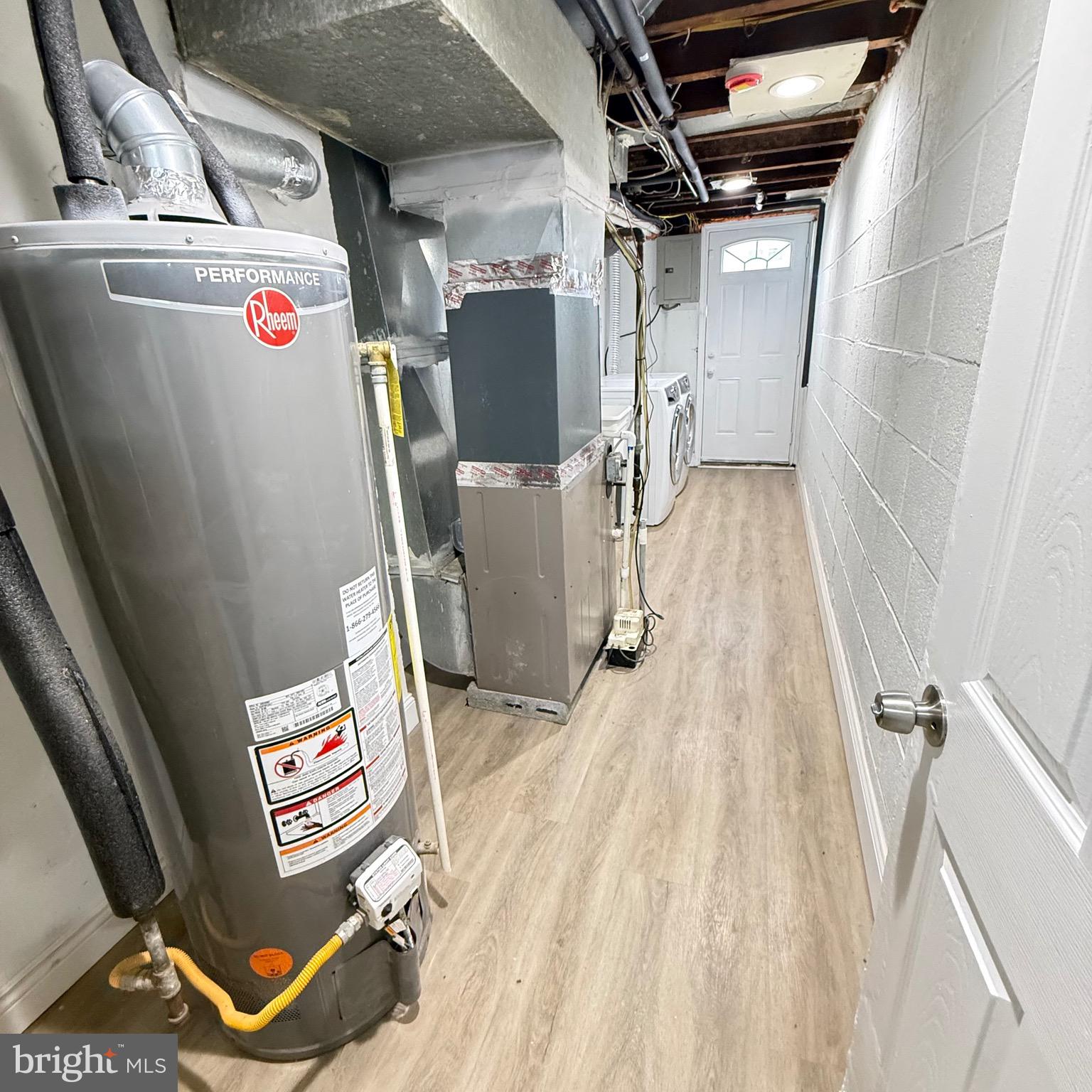 7219 Large Street Philadelphia, PA 19149 - Photo 10 of 20 a utility room with dryer and washer