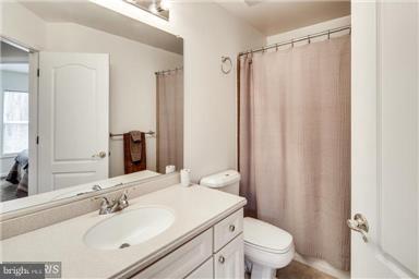 10209 Brighton Ridge Way, Unit 91 Columbia, MD 21044 - Photo 22 of 30 Upper Level Hall Bath