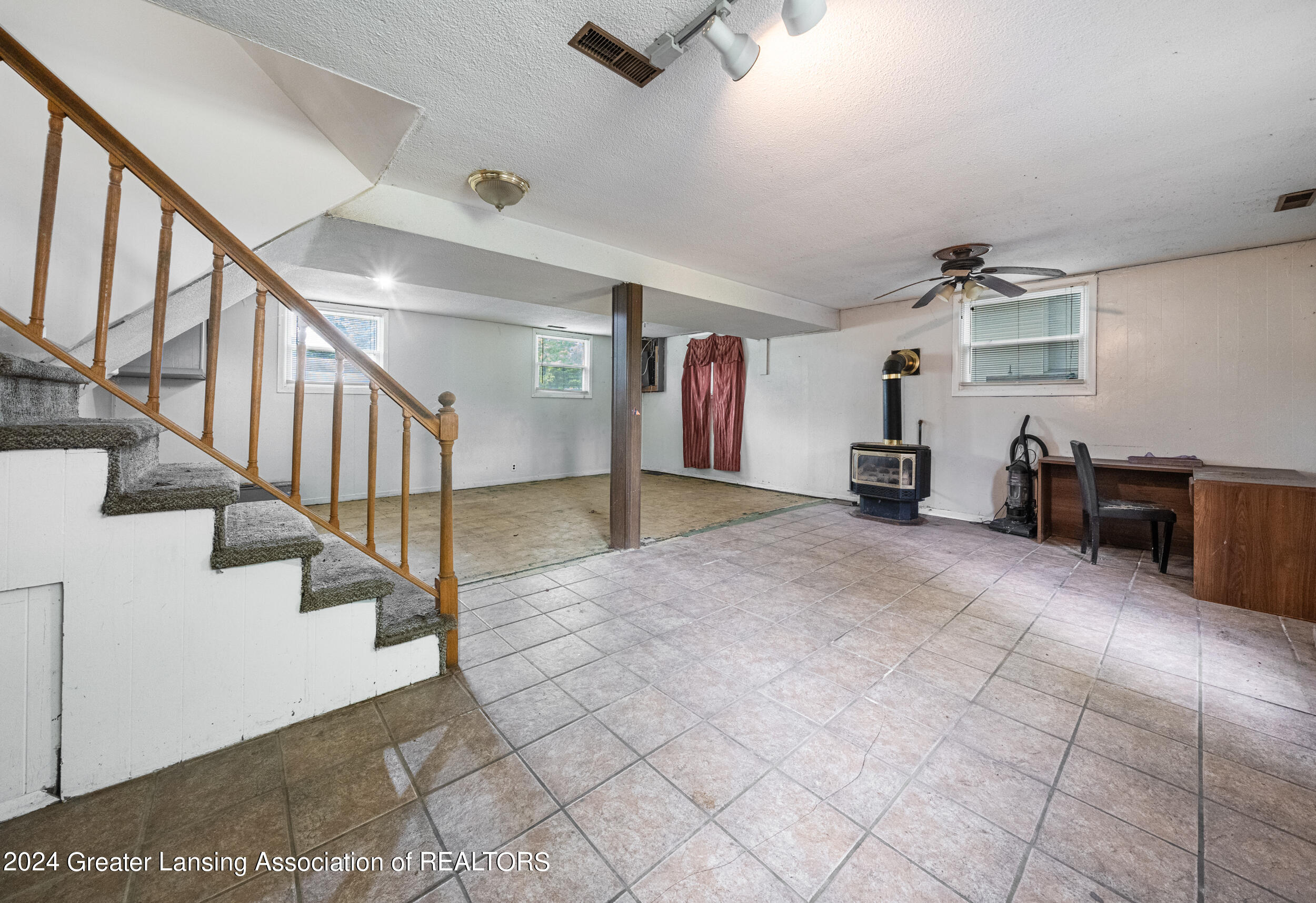 124 West Cavanaugh Road Lansing, MI 48910 - Photo 13 of 21 Family Room