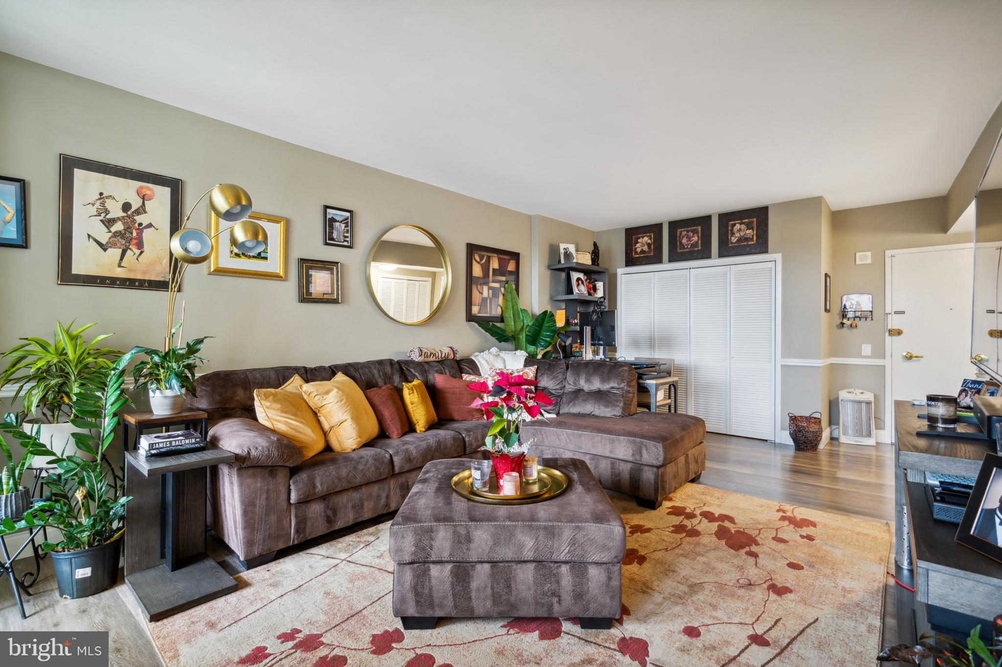 191 Presidential Boulevard, Unit R401 Bala Cynwyd, PA 19004 - Photo 4 of 15 Living Room