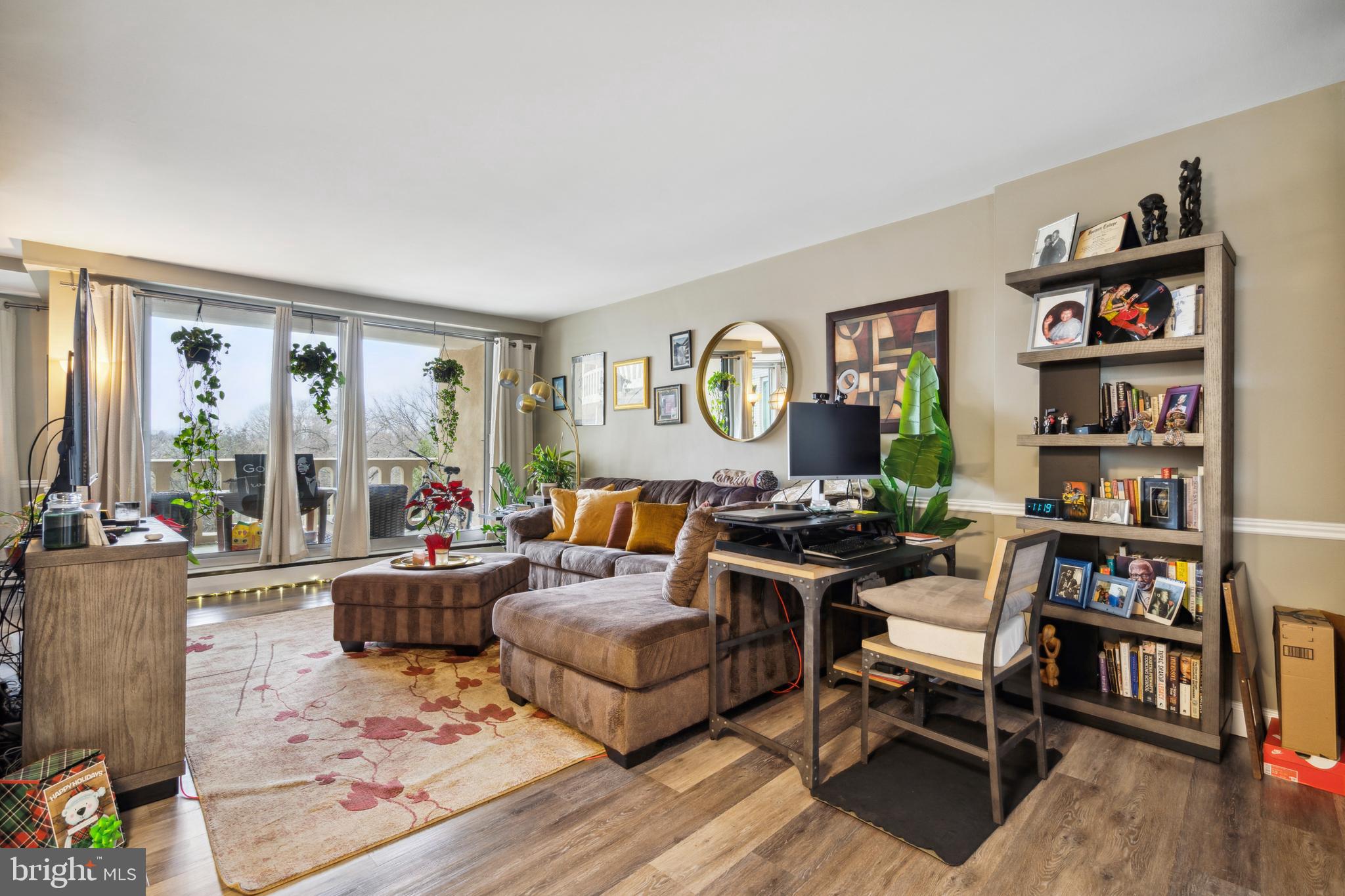 191 Presidential Boulevard, Unit R401 Bala Cynwyd, PA 19004 - Photo 6 of 15 Living Room