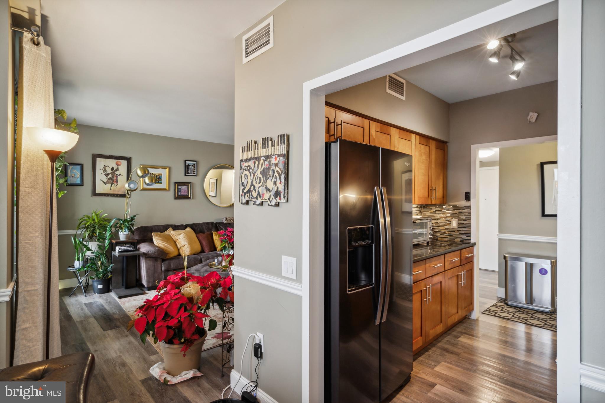 191 Presidential Boulevard, Unit R401 Bala Cynwyd, PA 19004 - Photo 8 of 15 Living Room/Kitchen