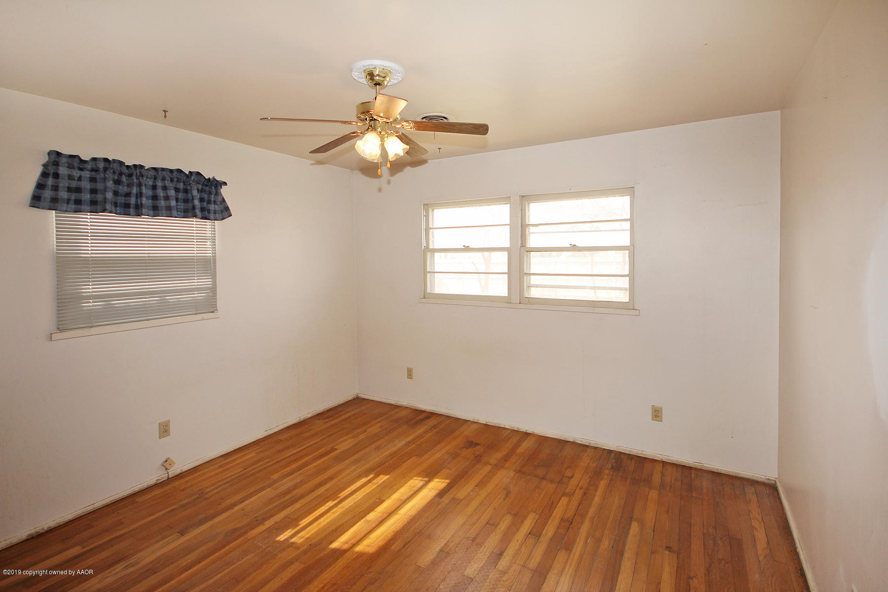 5108 Parker Street Amarillo, TX 79110 - Photo 13 of 19 3rd Bedroom
