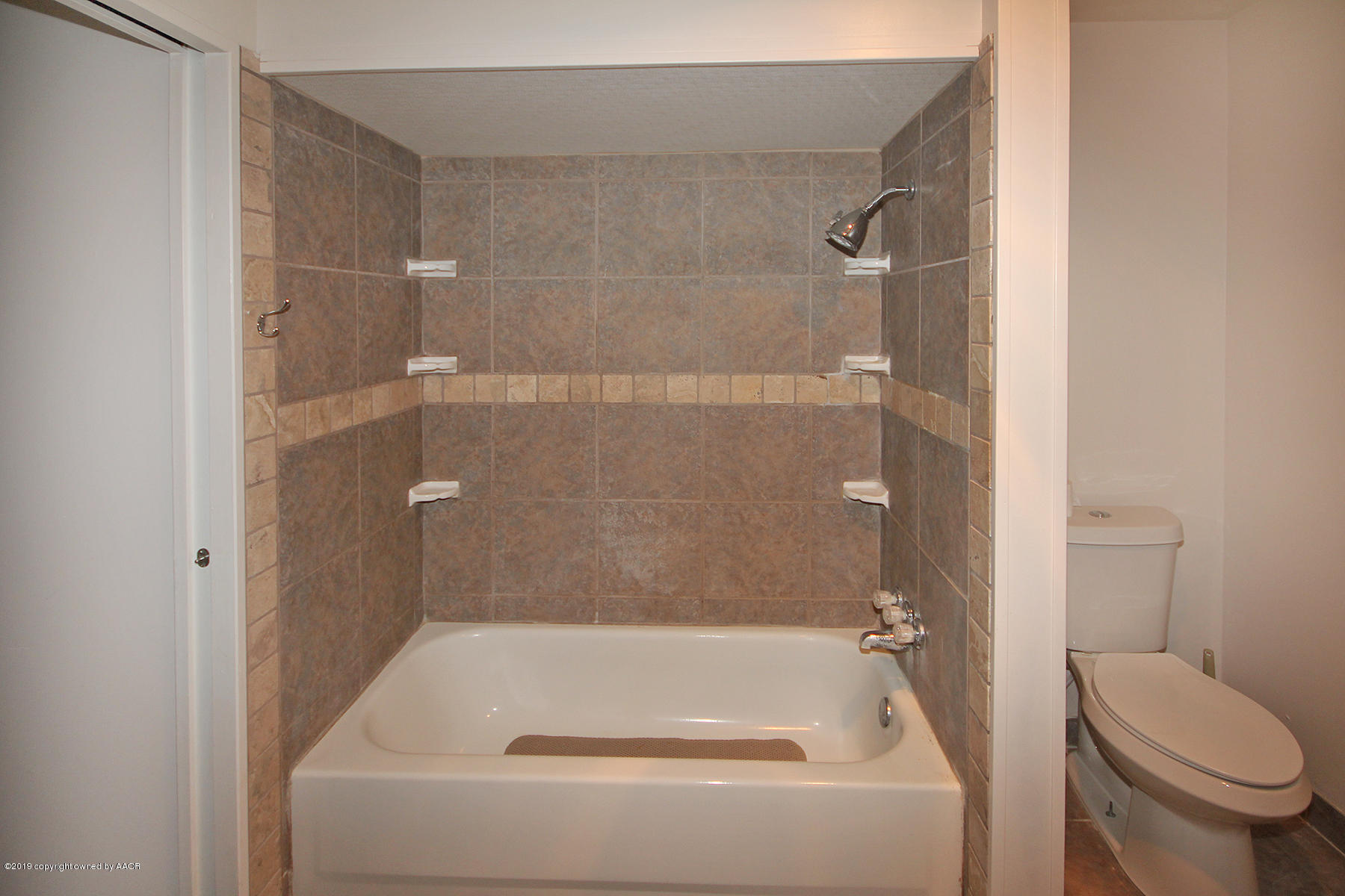 5108 Parker Street Amarillo, TX 79110 - Photo 16 of 19 Bathroom2