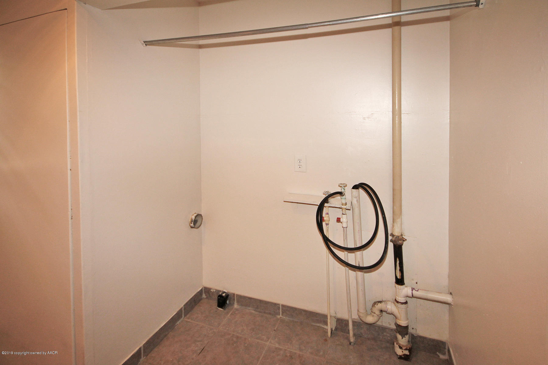 5108 Parker Street Amarillo, TX 79110 - Photo 18 of 19 Bathroom Utility