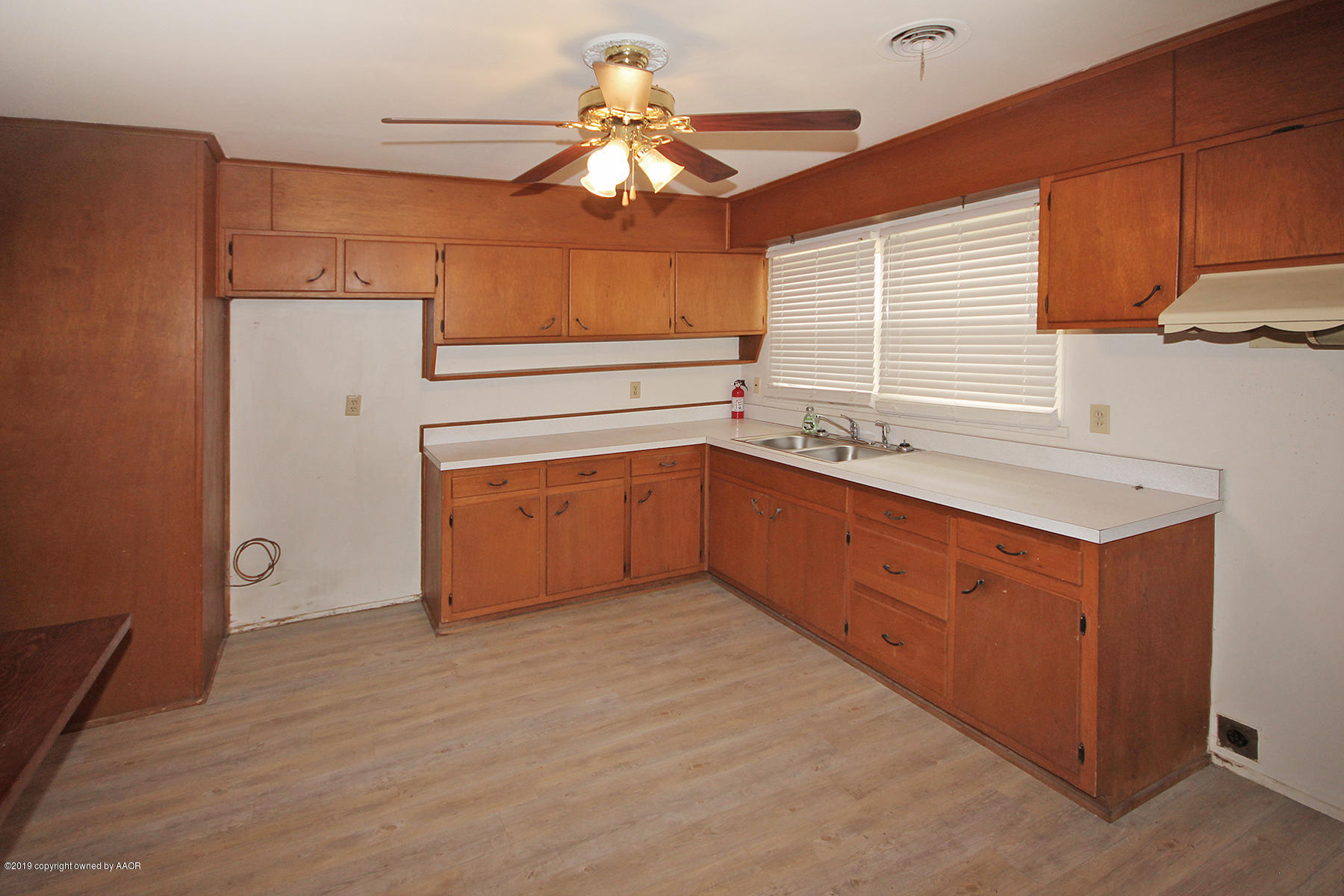 5108 Parker Street Amarillo, TX 79110 - Photo 7 of 19 Kitchen