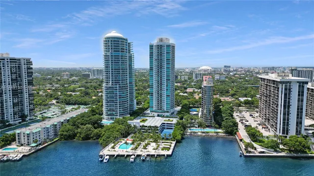 $835,000 | 2101 Brickell Avenue, Unit 1812, Miami, FL 33129
