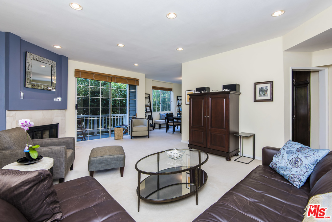 1601 Hilts Avenue, Unit 3 Los Angeles, CA 90024 - Photo 1 of 16