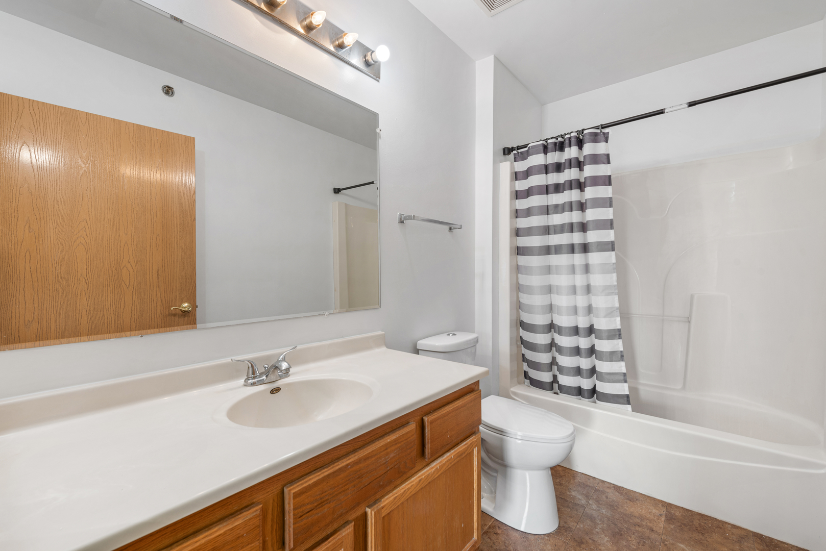 881 North Swift Road, Unit 206 Addison, IL 60101 - Photo 8 of 8