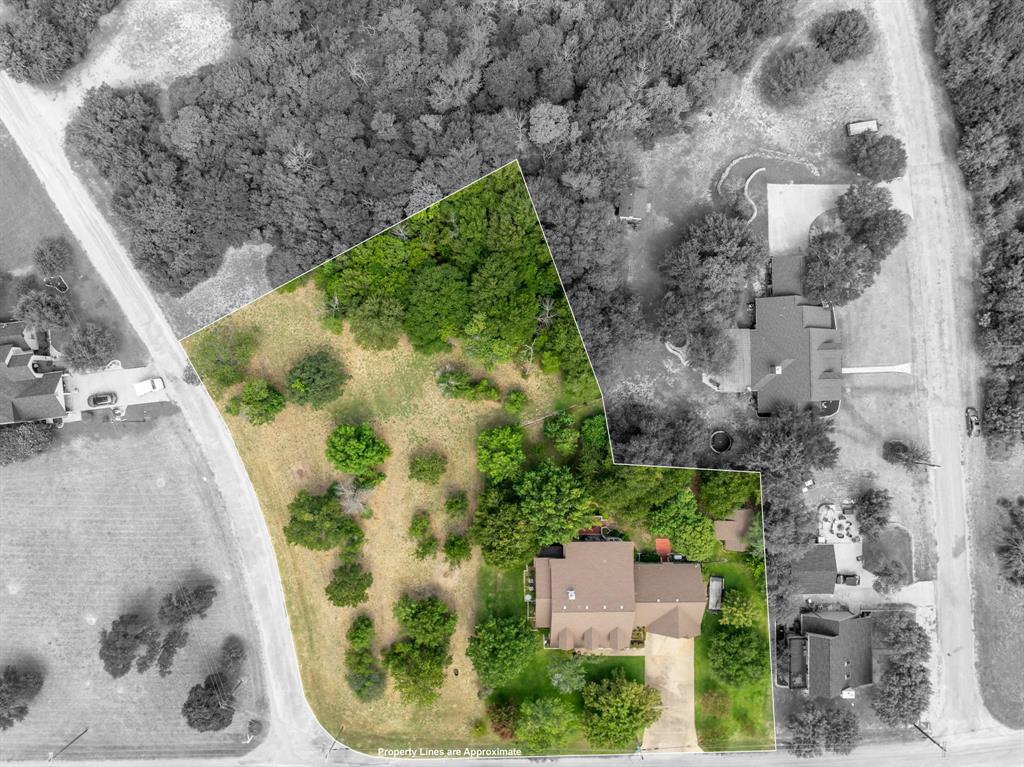 1264 Overlook Drive Whitney, TX 76692 - Photo 39 of 39 a view of a garden