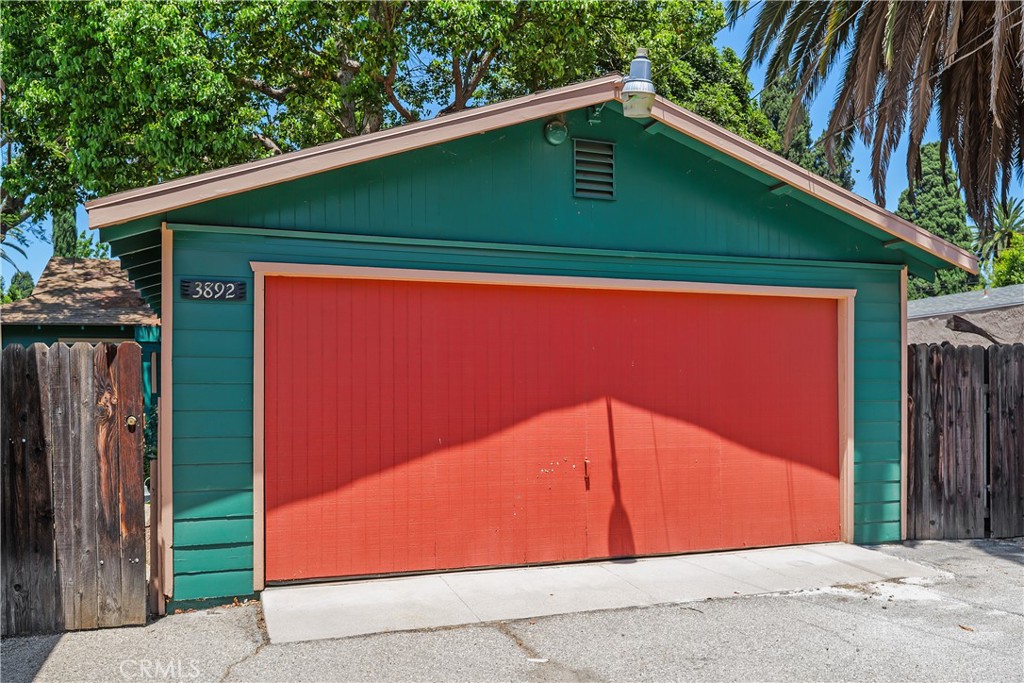 3892 Oakwood Place Riverside, CA 92506 - Photo 34 of 36 The garage is accessed from the back alleyway