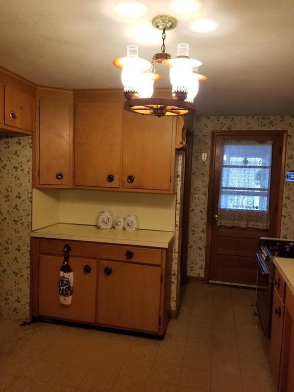 52 Rzasa Drive Chicopee, MA 01013 - Photo 7 of 13 Gallery Image 7