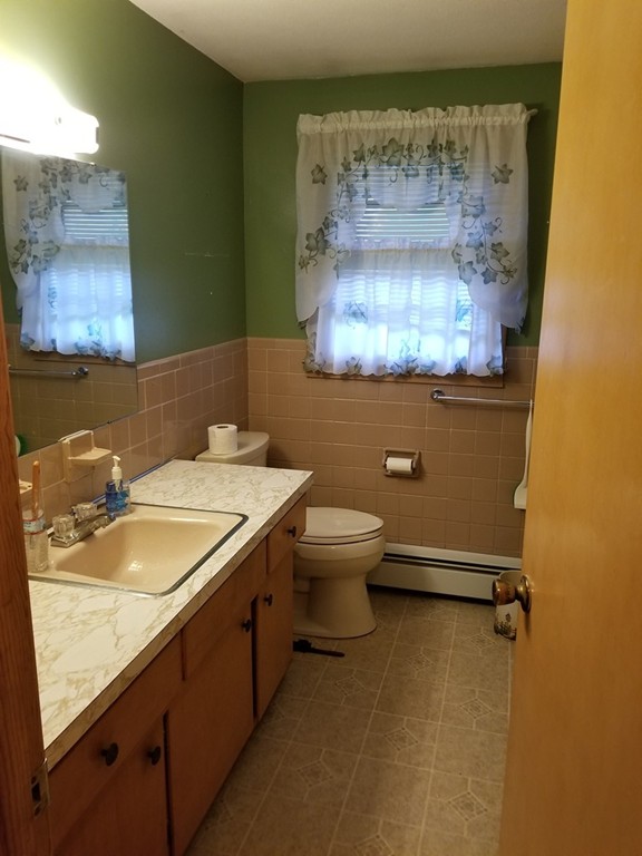 52 Rzasa Drive Chicopee, MA 01013 - Photo 9 of 13 Gallery Image 9