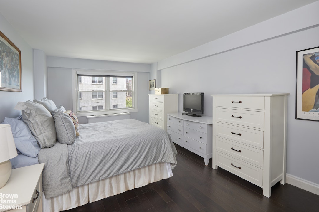520 East 76th Street, Unit 10G Manhattan, NY 10021 - Photo 5 of 9