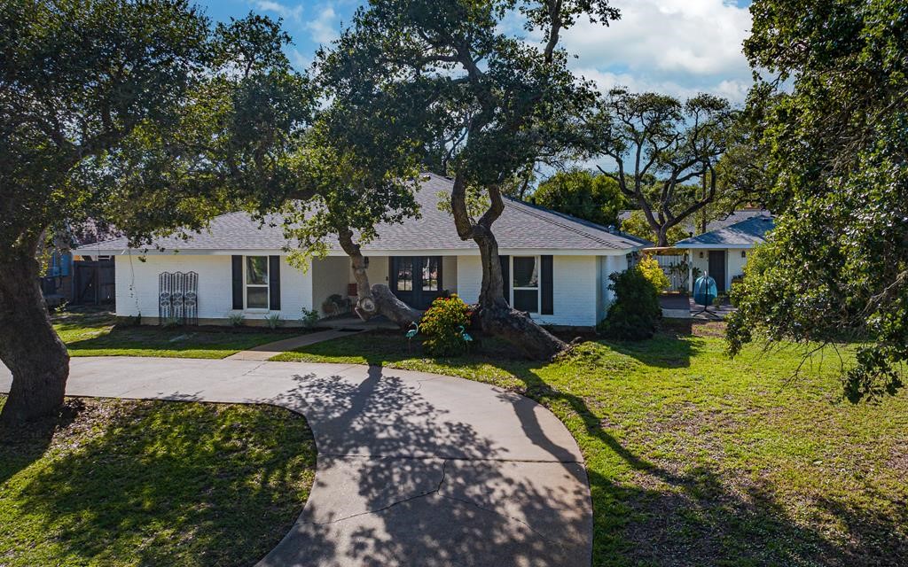2011 Cochran Lane Rockport, TX 78382 - Photo 2 of 39