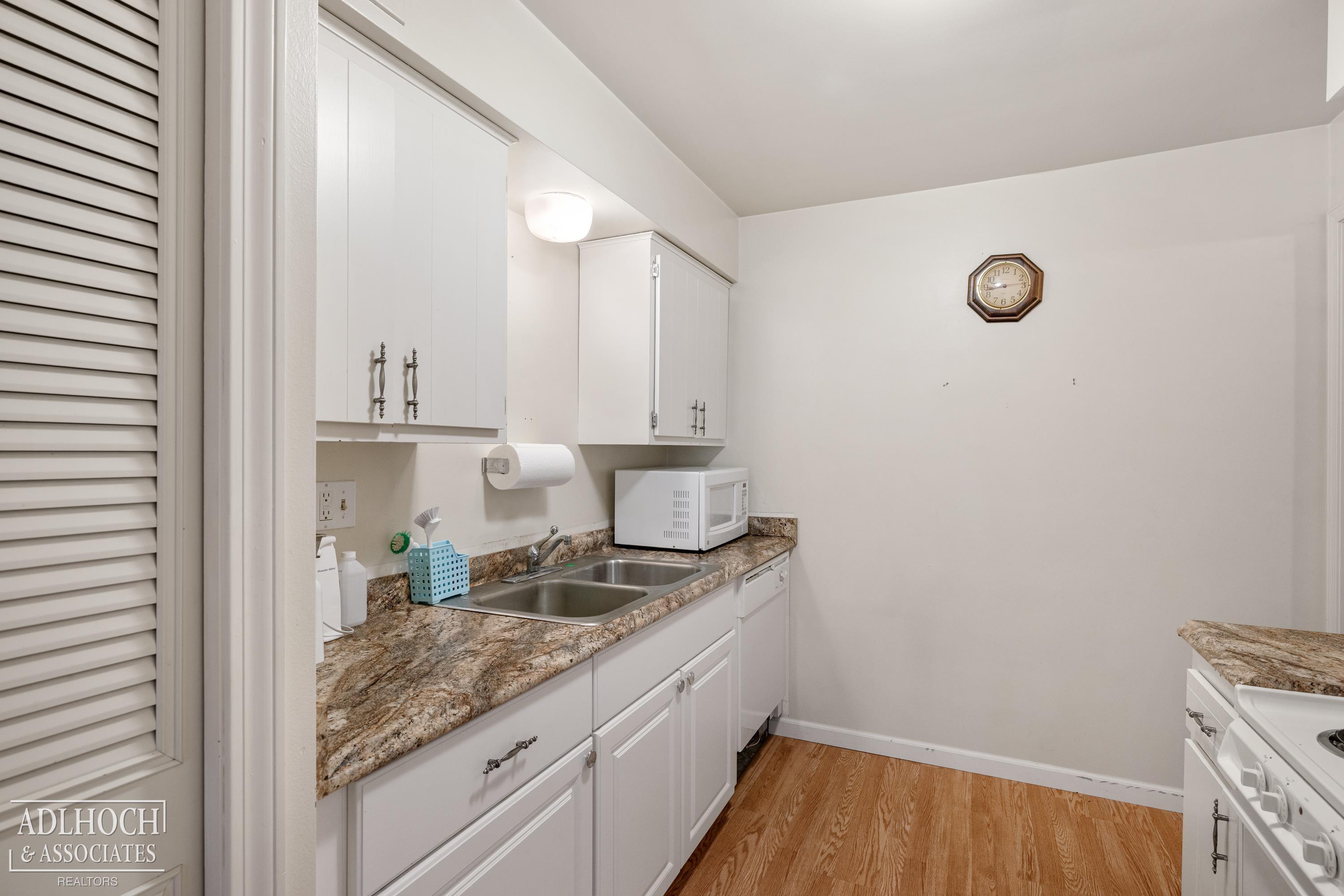 1750 Vernier Road, Unit 6 Grosse Pointe Woods, MI 48236 - Photo 9 of 39