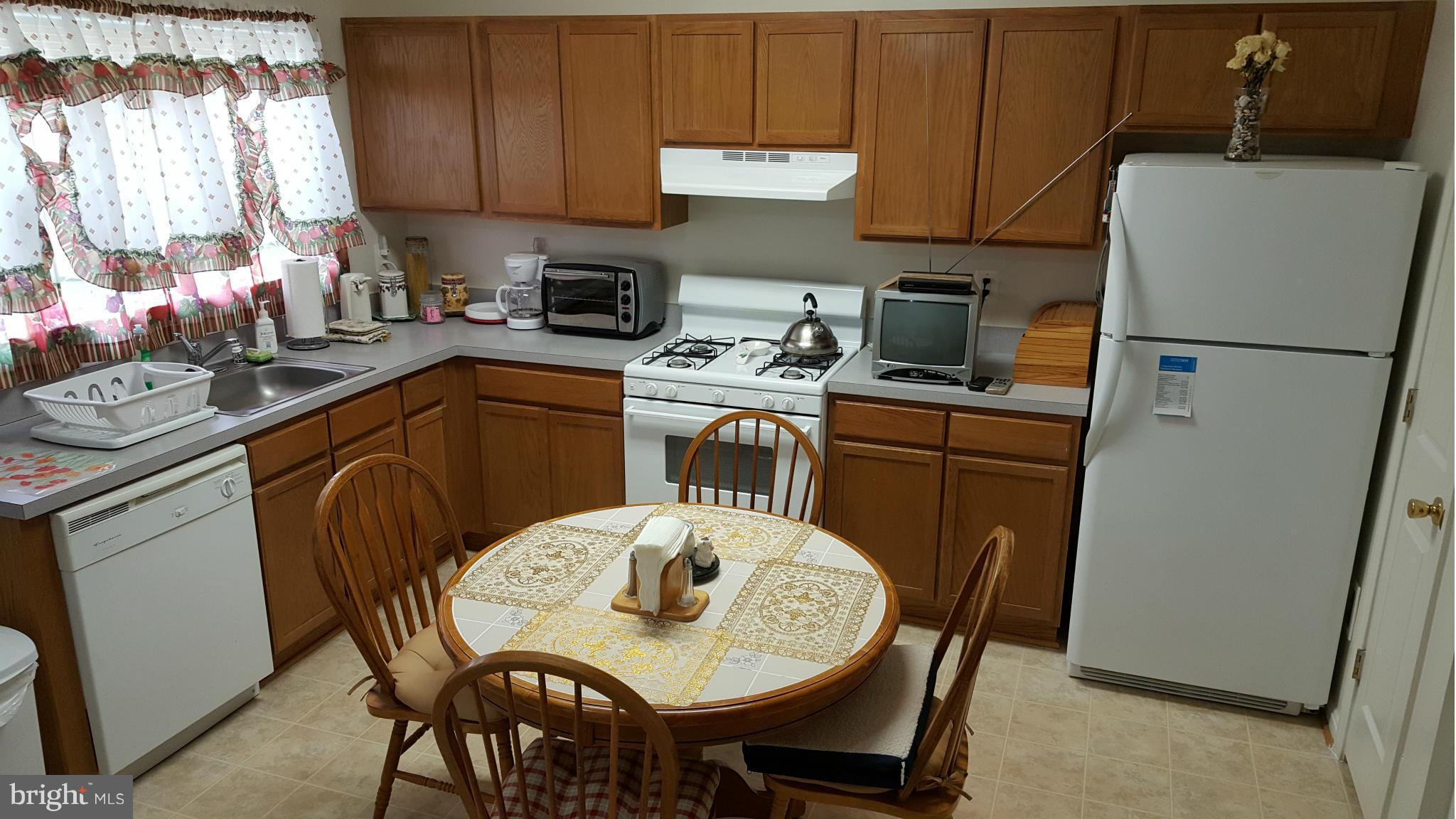 1861 Tubman Road Southeast Washington, DC 20020 - Photo 5 of 17 Ample Size Eat-In Kitchen