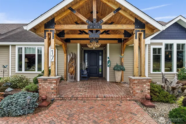 $899,500 | 17 Goldau Road, Raymond, WA 98577